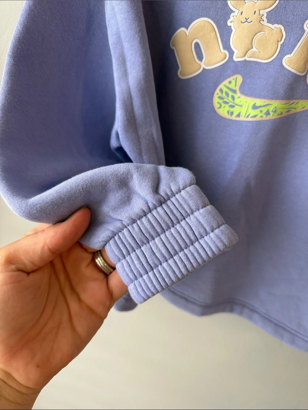 Nike Girls‎ 4T Bunny Logo Crewneck Sweatshirt